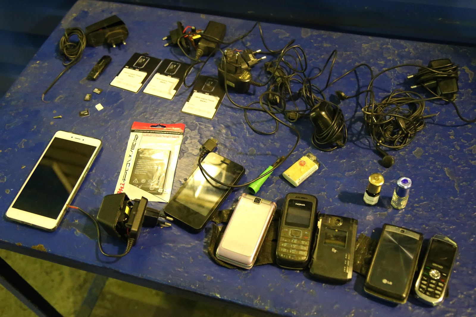 В колонию пытались передать 10 мобильных телефонов и Wi-Fi роутер